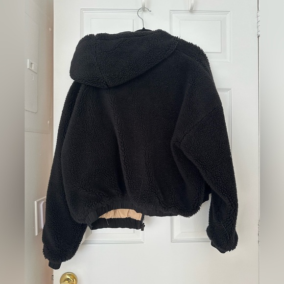 Alo Yoga Duality Reversible Sherpa Jacket - Picture 10 of 16